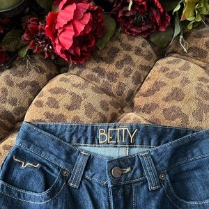 Kimes Ranch Betty size 2 & 36” inseam💖